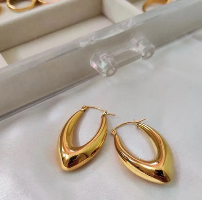 Samara Oval Thick Hoop Huggies Earrings